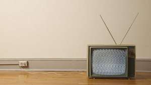 電視為什么會(huì)出現(xiàn)橫條紋 電視出現(xiàn)橫條紋怎么修